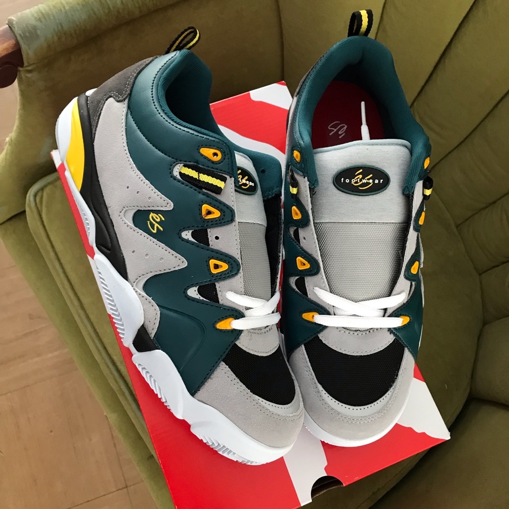 eS Symbol in a DS discontinued GREY/ GREEN color-way, Sz 12. DEAD STOCK